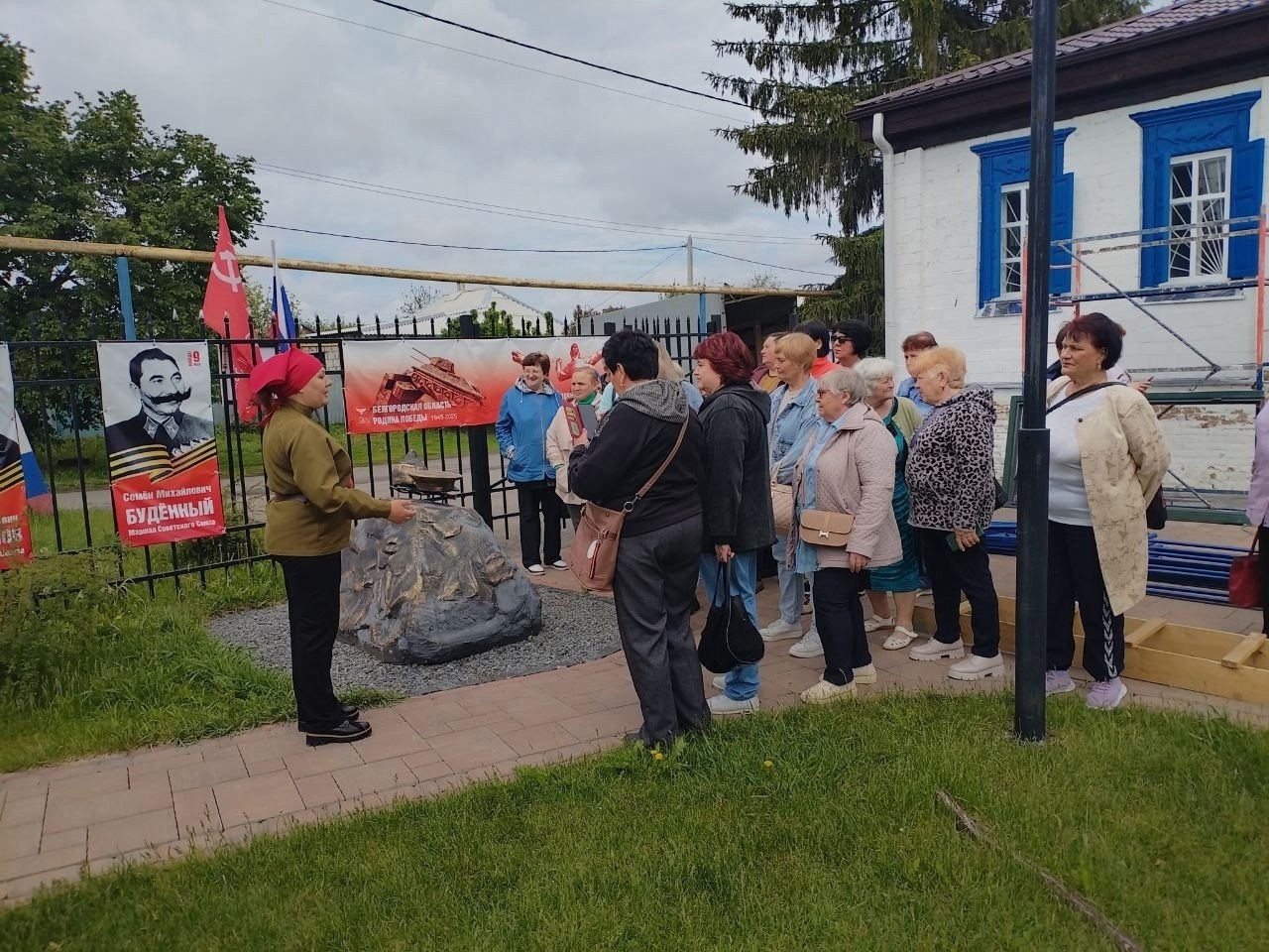 К соседя в гости.