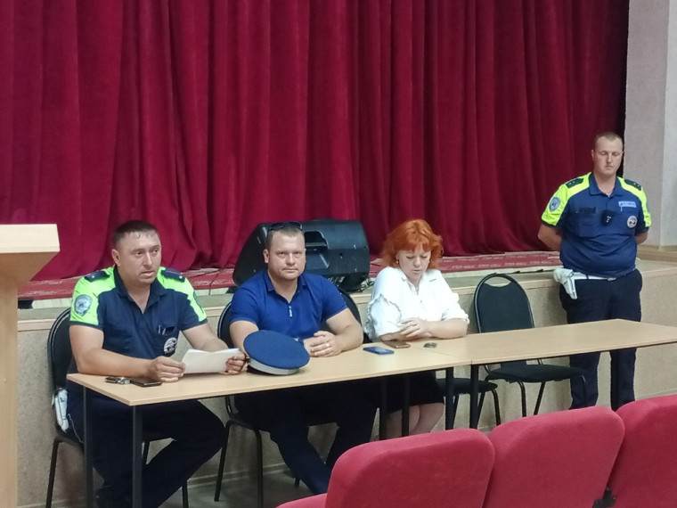 Встреча с инспектором ОГИБДД ОМВД по Алексеевскому городскому округу. Встреча с инспектором ОГИБДД ОМВД по Алексеевскому городскому округу.
